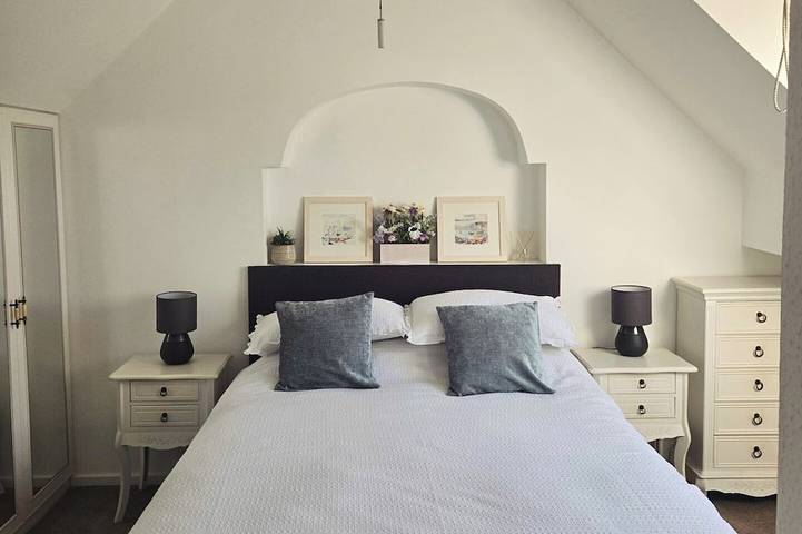 Ganze Wohnung, Beautiful apartment with private pool near Tenby (Free Wifi) in Pembrokeshire