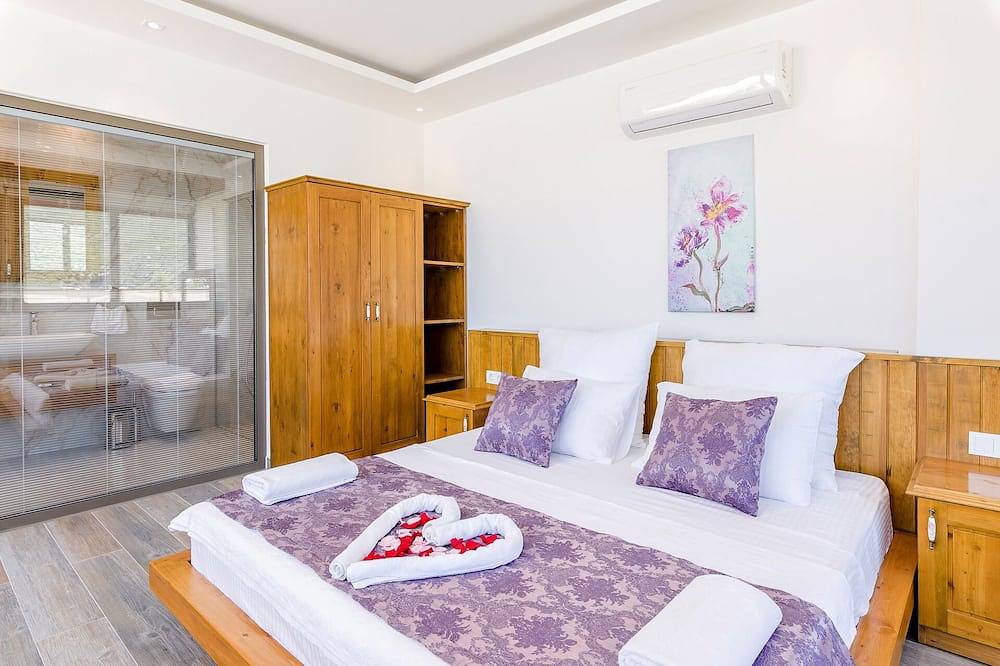 Secluded Sea‑View Family Escape • En‑Suite • Jacuzzi • Private Pool • 2 Bedrooms in Kaş, Saklıkent