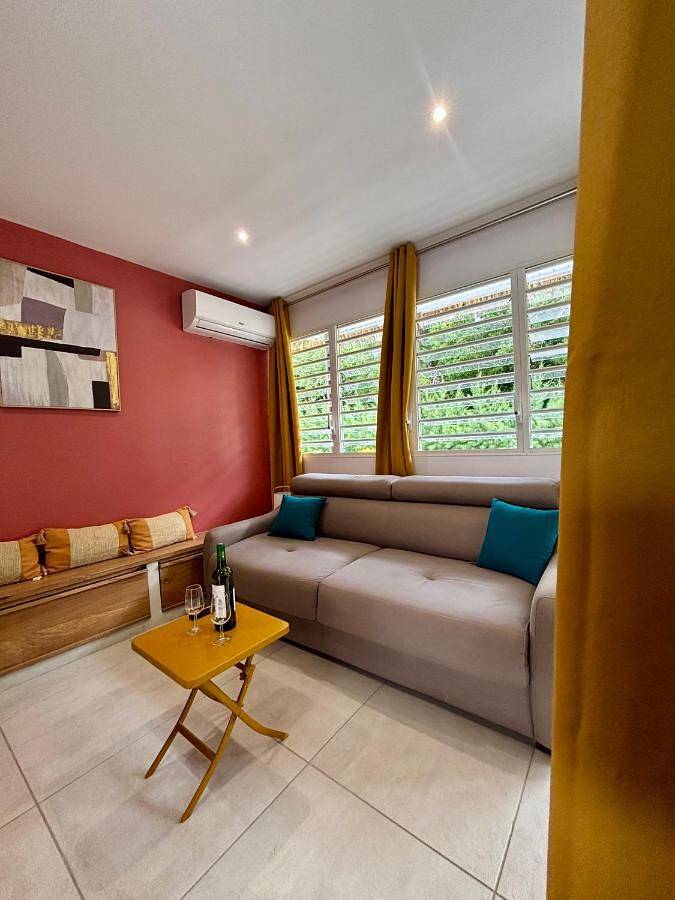 Location de vacances pour 4 personnes, avec jardin ainsi que vue et piscine dans Plage de Folle Anse