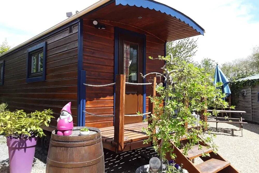 Caravana Única con Baño Nórdico Privado en La Flèche in La Flèche, Sarthe