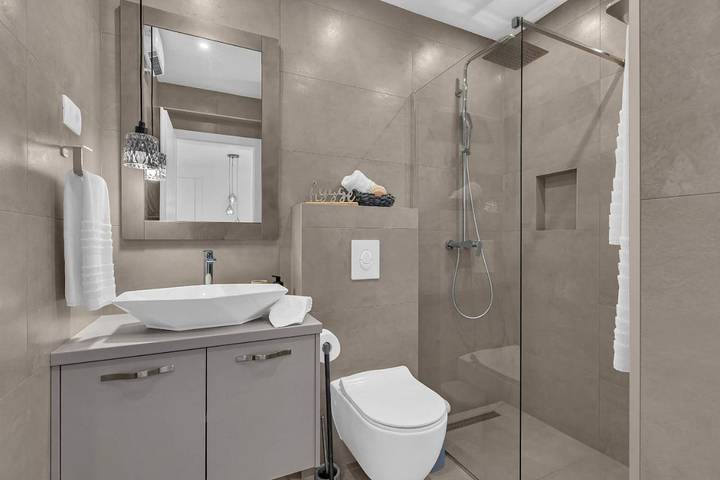 Villa pour 8 personnes, avec vue ainsi que jardin et piscine, animaux acceptés à Promajna - 4