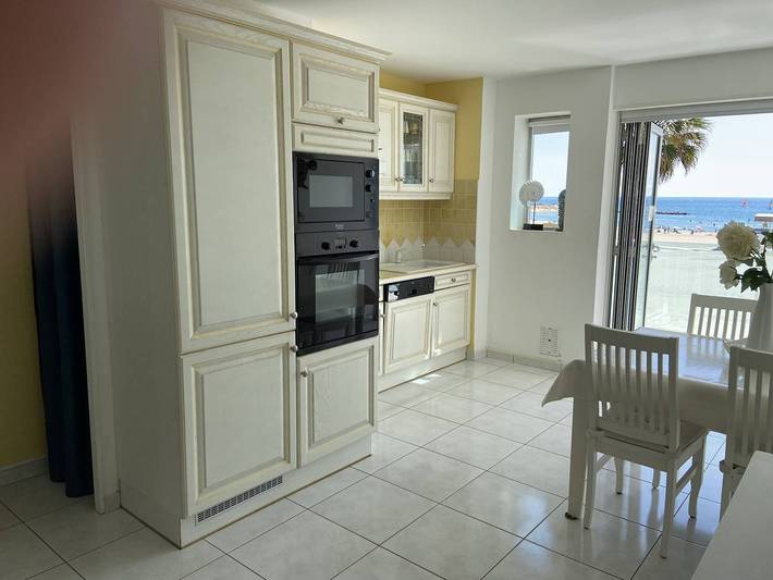 Entire holiday apartment, Luxury Seafront 1bedroom, air conditioning with Balcony & Sea View in Canet-en-Roussillon, Mediterranean Coast (France)