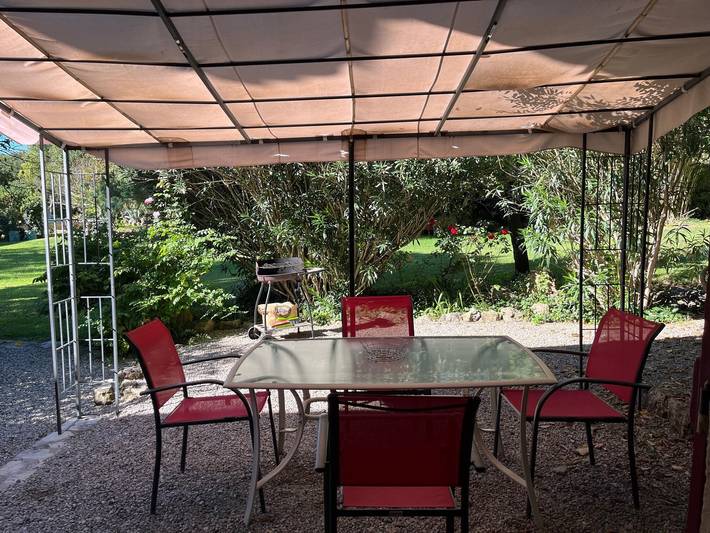 Domaine Saint Amour – Gîte La Cascade nel cuore di 2 ettari con lago, cascata e piscina in Trans-en-Provence, Draguignan e dintorni
