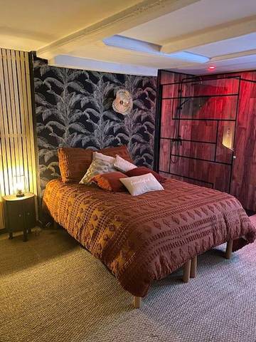 Gîte pour 2 personnes, avec jardin ainsi que jacuzzi et terrasse à Mirecourt