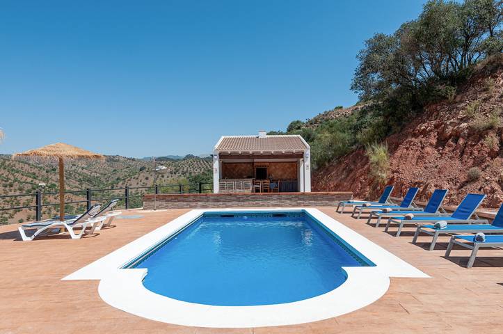 Vacation Home "Sunset El Tejar" with Mountain View, Private Pool & Wi-Fi in Almogía, Cordillera Penibética