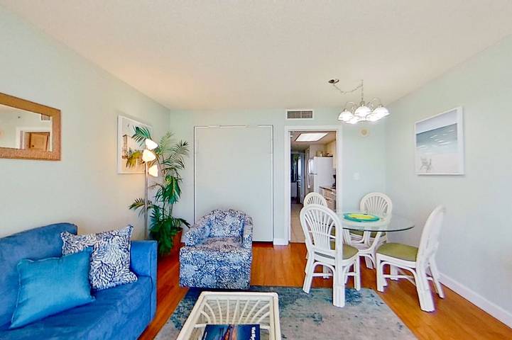 Vacation rental for 6 people, with pool and children pool as well as hot tub and balcony in North Myrtle Beach