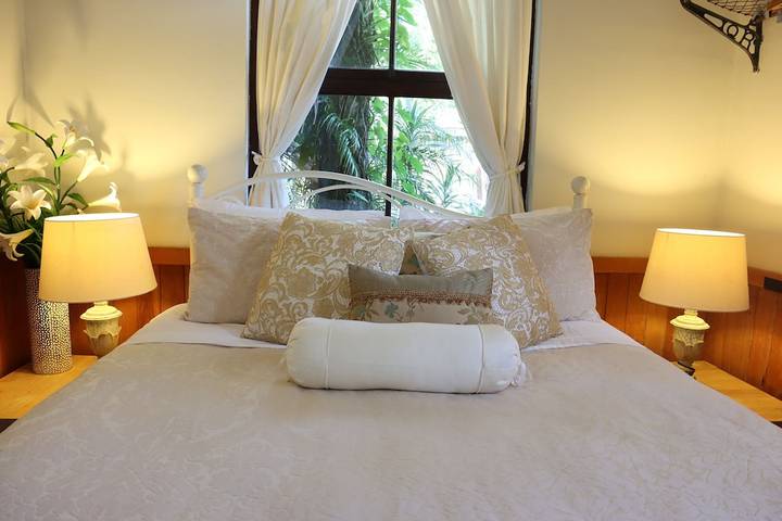 Vacation rental for 8 people, with sauna and balcony as well as yard and hot tub in Australia