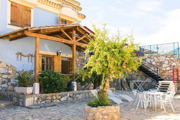 Gîte pour 4 personnes, avec jardin ainsi que terrasse et piscine, animaux acceptés - 1