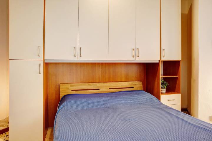 Entire apartment, Holiday Apartment 'Foresteria al Cantun' with Wi-Fi in Sondrio (Town), Sondrio
