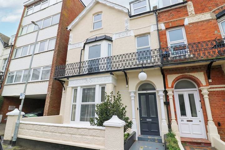 Cottage for 14 people, with garden in Bexhill