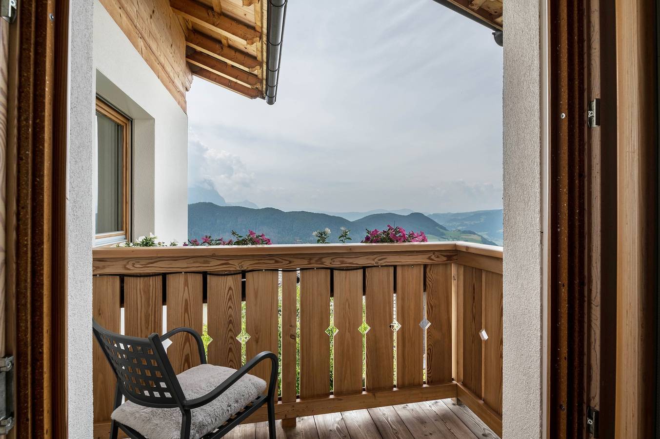 Ganze Wohnung, Ferienwohnung 'Sassun' mit Bergblick, Garten & Wlan in Tschöfas, Lajen
