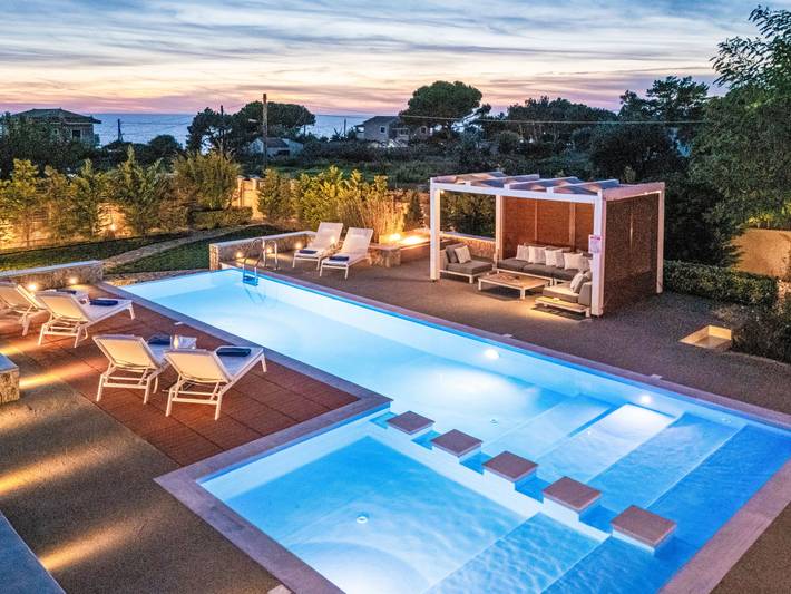 Bungalow pour 6 personnes, avec Balcon et Terrasse ainsi que Jardin et Piscine à Corfou