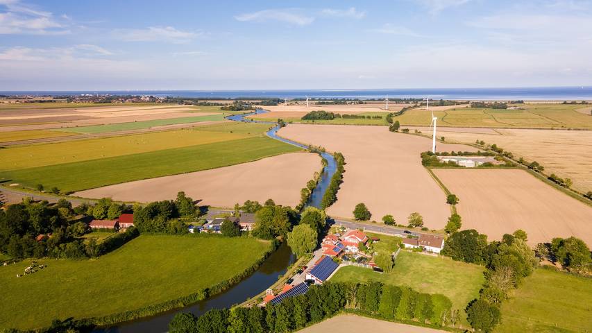 Ganze Wohnung, Ferienwohnung 'Spatzennest' mit gemeinsamer Terrasse, Wi-Fi und Klimaanlage in Wangerland, Südliche Nordseeküste