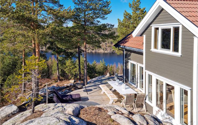 Ferienhaus für 8 Personen, mit Whirlpool und Sauna sowie Terrasse in Risør - 4