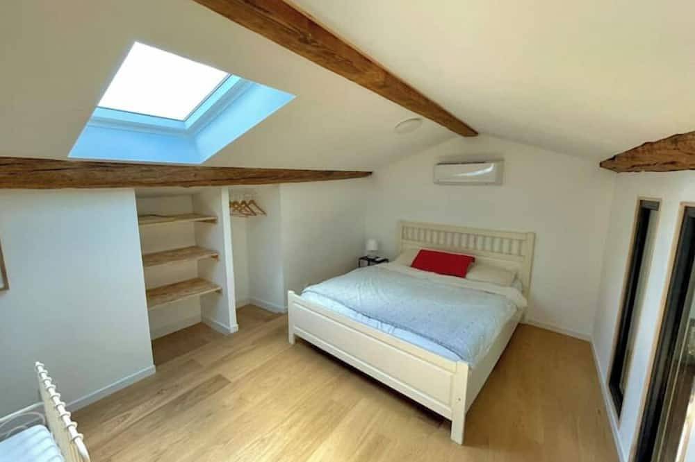 Renovated barn, private garden and shared pool. in Poussan, Mittelmeerküste (Frankreich)