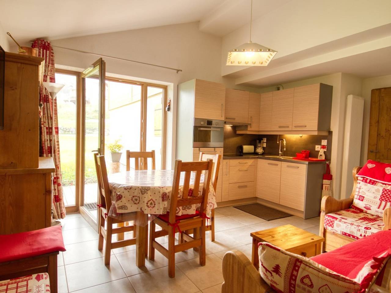 Entire apartment, Beautiful apartment with terrace for 4 near Blue Lake, Morillon in Station de Morillon, Grand Massif