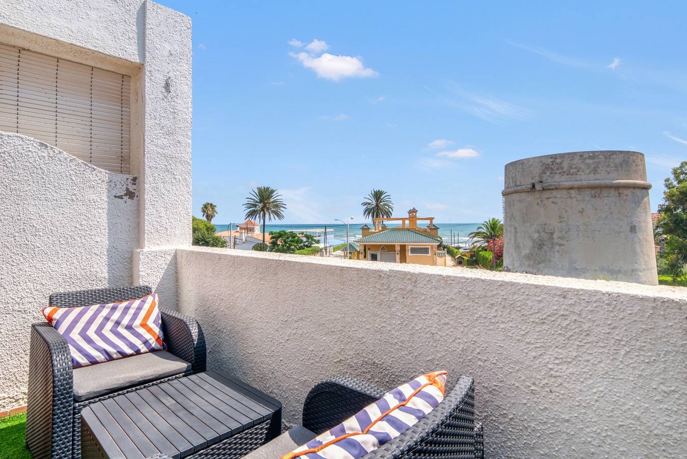 Apartamento entero, Apartamento 'Chill Beach' con piscina compartida, Wi-Fi y aire acondicionado in Almadraba, Costa Blanca