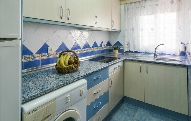Appartement de vacances entier, Appartement en bord de mer avec climatisation et parking in La Carihuela, Torremolinos