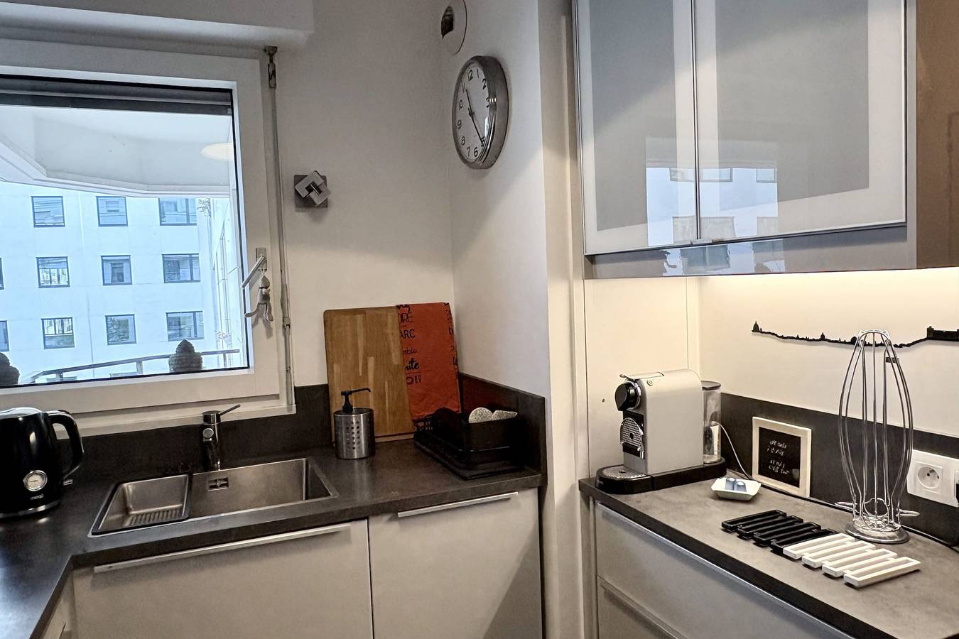 Appartement entier, Séjour lumineux à Levallois-Perret in Levallois-Perret, Hauts-de-Seine