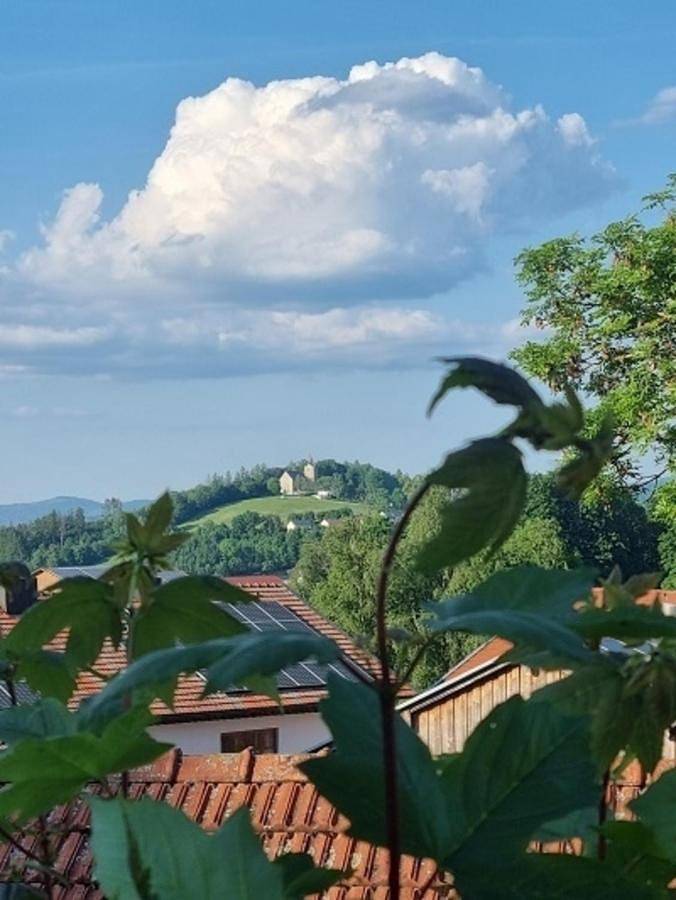 Ferienwohnung für 2 Personen, mit Balkon und Terrasse sowie Garten und Ausblick in Kirchberg im Wald
