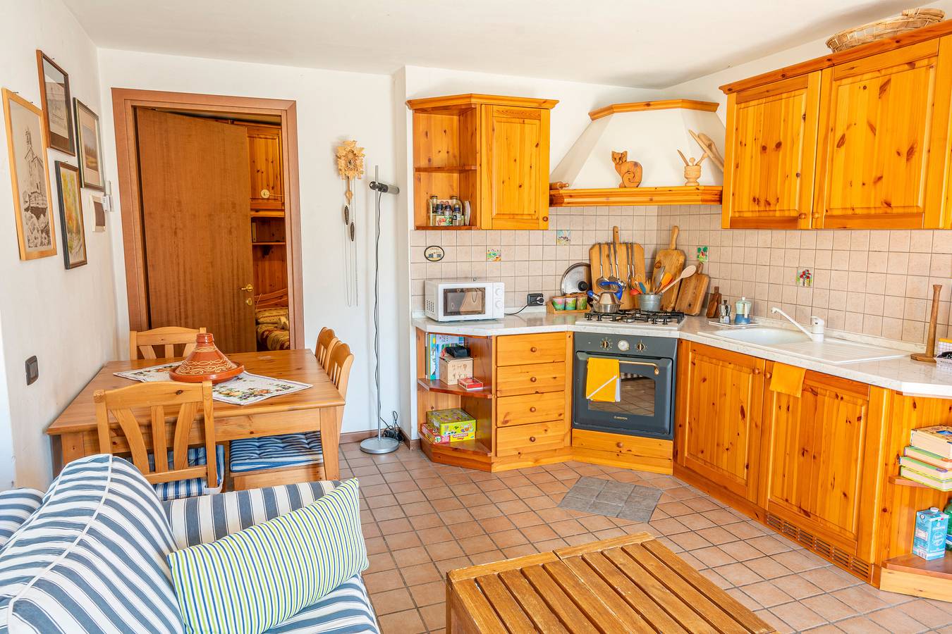 Appartamento intero, Appartamento la ruota - skibus e terrazza in Villa Dalegno, Temù