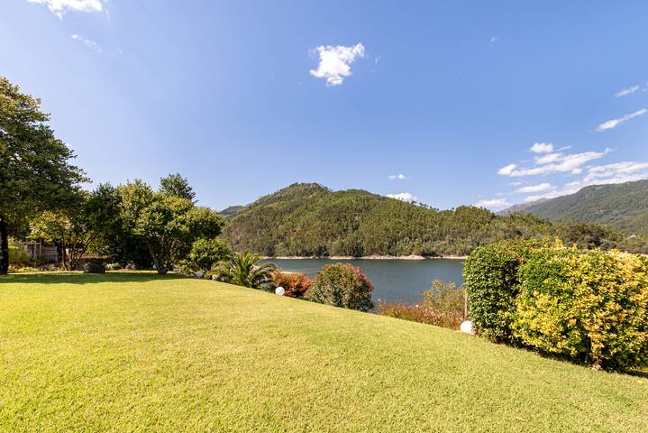 Location de vacances pour 8 personnes, avec jardin et vue sur le lac dans Rio Caldo - 2