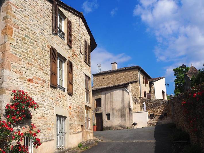 Gîte pour 4 personnes, avec terrasse dans Davayé