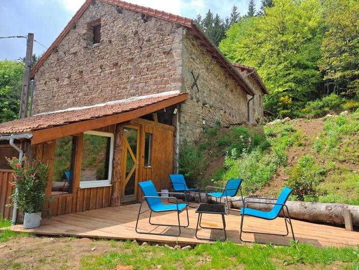Camping pour 2 personnes, avec piscine ainsi que jardin et terrasse dans la Loire - 3