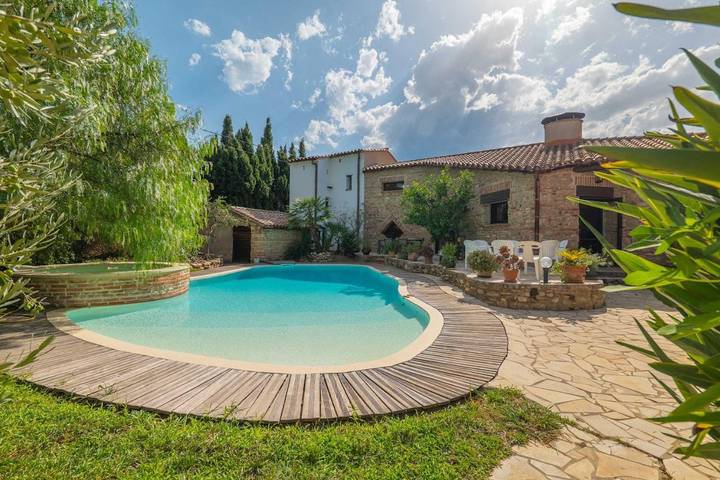 Chalet para 12 personas, con piscina además de jardín y jacuzzi - 1
