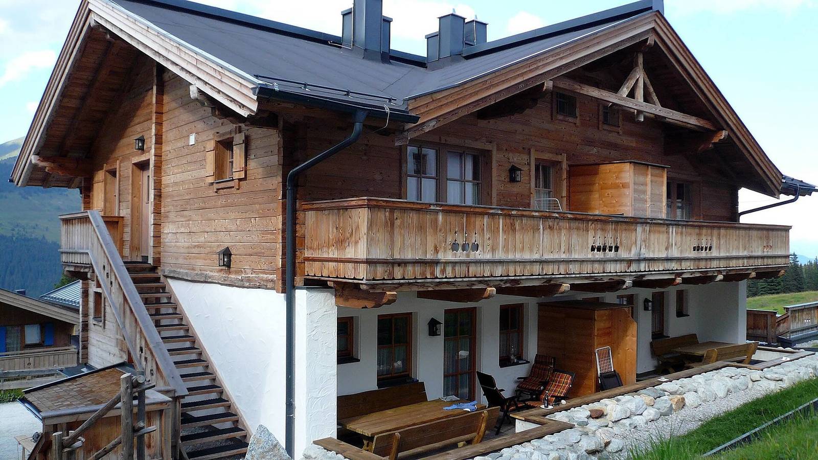 Holiday Home 'Silberleiten' with Mountain View, Private Garden and Wi-Fi in Hochkrimml, Krimml