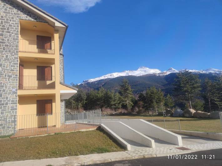 Apartamento para 4 personas, con Balcón y Terraza además de Jardín y Vistas en Villanúa