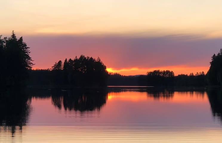 Urlaub im Wald an einem kleinen See in Värmland in Värmland
