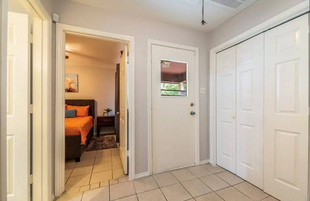 Modern 2 Br near At&T Stadium & Six Flags • Sleeps 6 in Arlington, Tarrant County