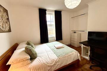 Apartment for 8 People in Bedford, Bedfordshire, Photo 1