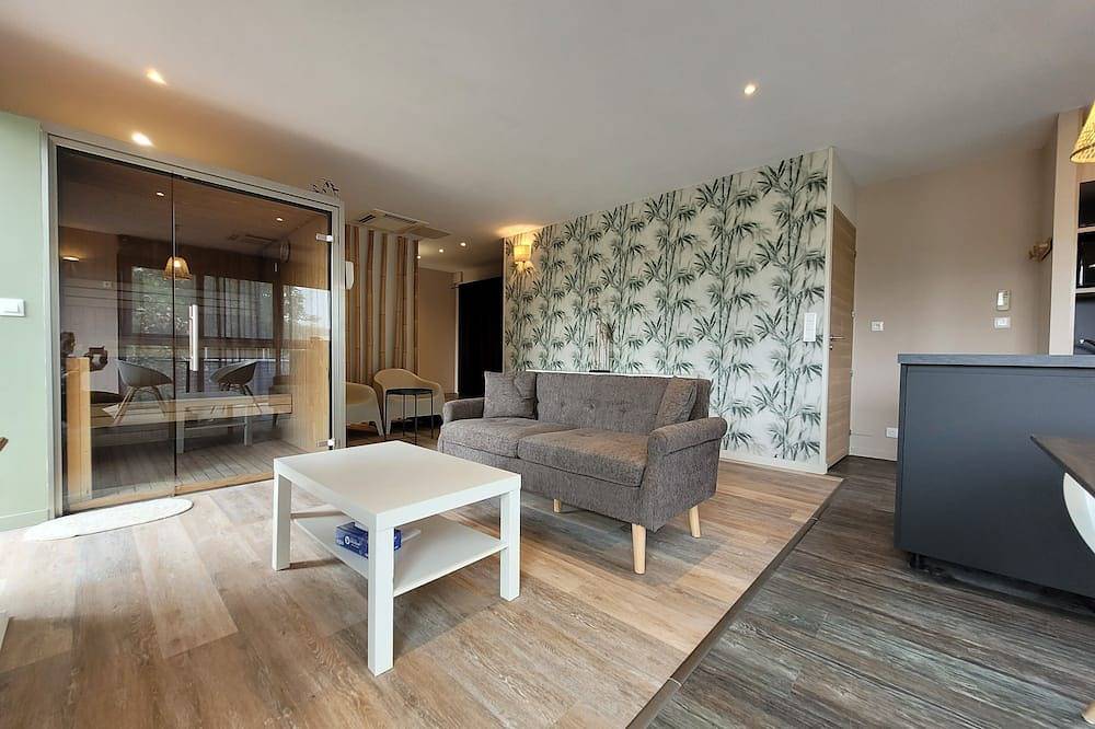 Apartamento entero, Large apartment with hammam, sauna, terrace, between Bordeaux and Saint-Emilion in Fargues-Saint-Hilaire, Región de Burdeos