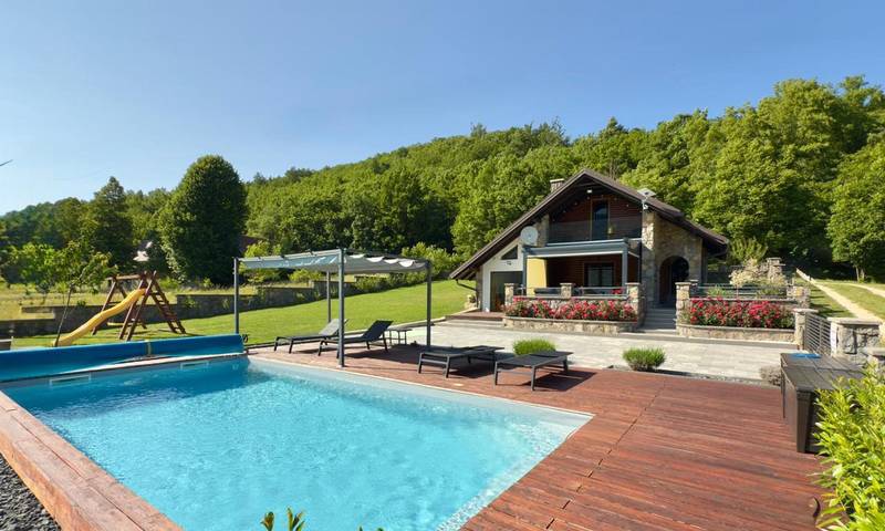 Ferienhaus für 6 Personen, mit Pool und Sauna sowie Ausblick und Garten, mit Haustier