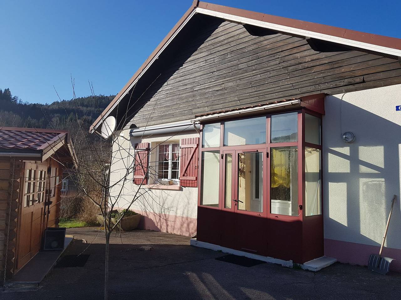Chalet 'La Petite Chaumière' met uitzicht op de bergen, privéterras en Wi-Fi in Saint-Maurice-sur-Moselle, Épinal en omgeving