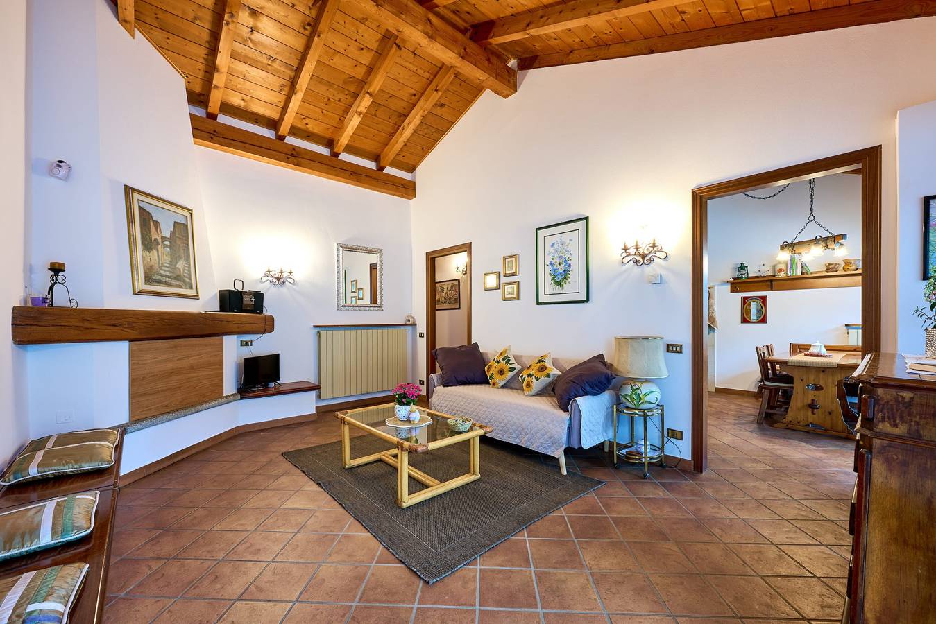 Entire apartment, Apartment 'Bruna - 100m Dal Lago Maggiore' with Wi-Fi in Monvalle, Lago Maggiore (Lombardy)