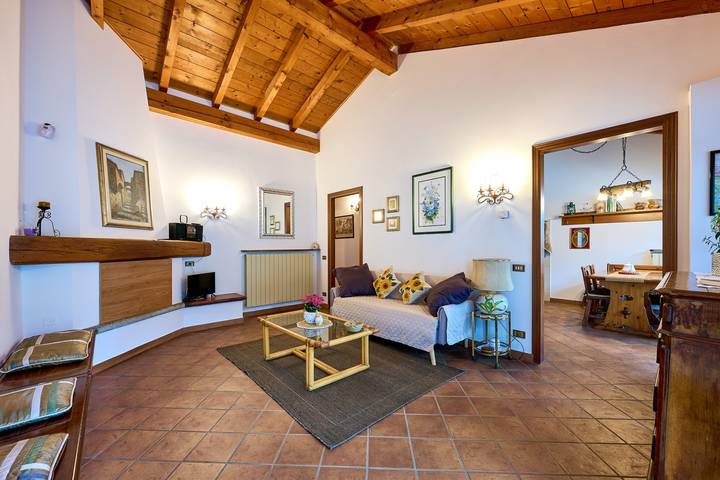Apartamento inteiro, Apartamento 'Bruna - 100m Dal Lago Maggiore' com Wi-Fi in Monvalle, Lago Maggiore (Lombardia)