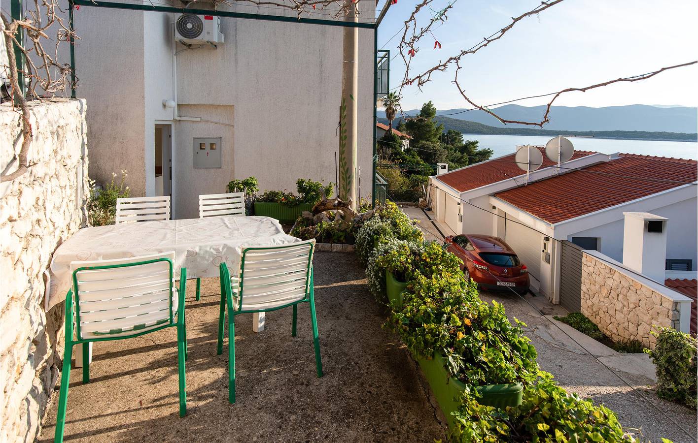 Ganze Ferienwohnung, Charmantes Apartment mit 2 Schlafzimmern und Terrasse, 1,5 km vom Strand entfernt in Klek, Dubrovnik-Neretva
