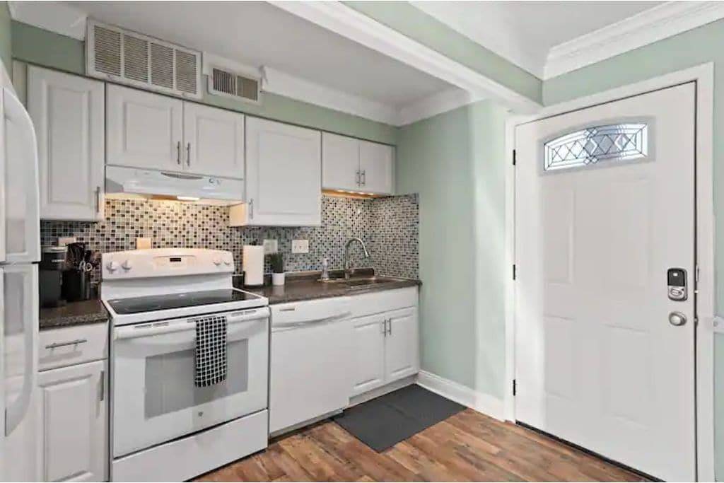 Ganze Wohnung, Cozy, modern space⭐️Walk to Twu⭐️King bed⭐Sleeps 4 in Denton, Denton County