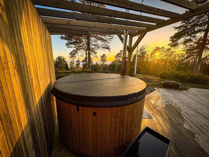 Ferienhaus für 13 Personen, mit Balkon und Whirlpool sowie Terrasse und Garten
