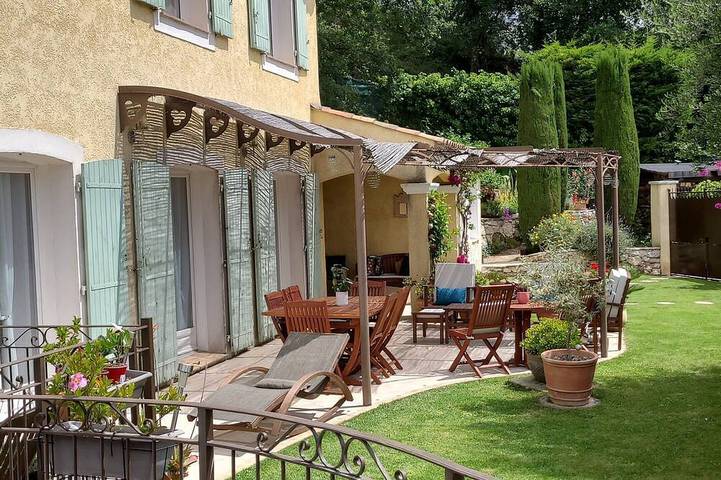 Maison de vacances pour 6 personnes, avec jardin et jacuzzi à Tourrettes-sur-Loup