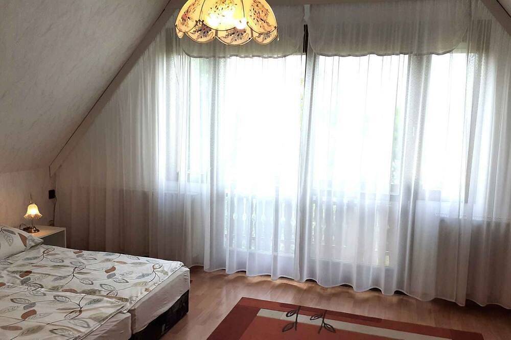 Ganze Wohnung, Ferienwohnung mit Garten und Grill in Gyenesdias, Balaton Hochland Nationalpark