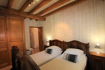 Gîte pour 10 personnes, avec terrasse et jardin à Biron