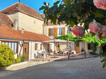 Chambre d’hôte pour 2 personnes, avec vue et terrasse à Ouanne