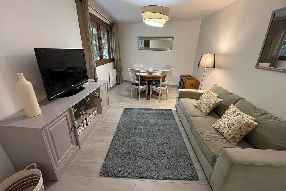 Entire apartment, 3-room apartment with terrace and garden in Antony, Hauts-de-Seine