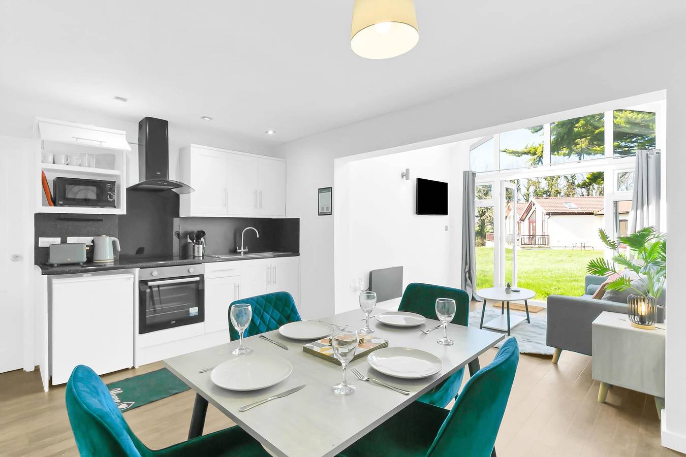Lovely 2Br Holiday Chalet Near Sidmouth - Sleeps 5 in Branscombe, Jurassic Coast