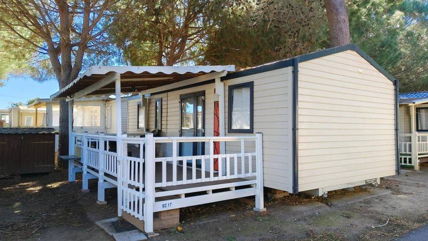 Camping pour 8 personnes, avec vue ainsi que piscine et terrasse, animaux acceptés à Saint-Cyprien - 2