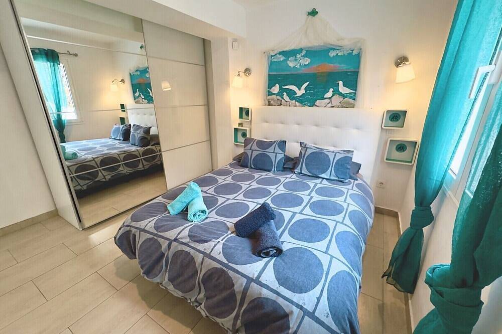 Entire apartment, Acquamarina: Sea View, Terrace & Free Ac in Puerto del Carmen, Tías